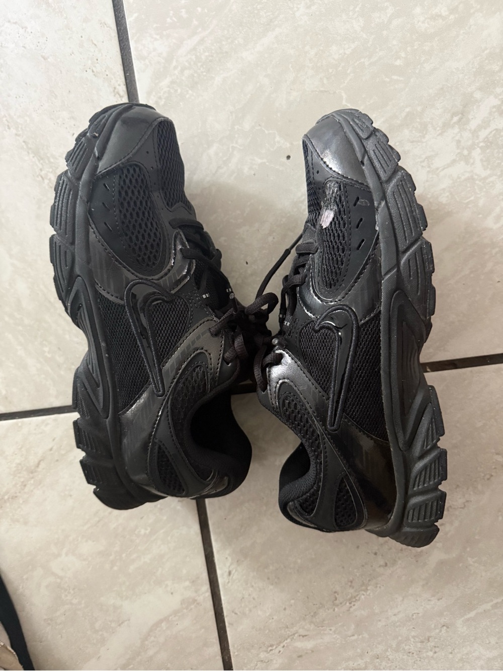 Nikes - Picture 3 of 4